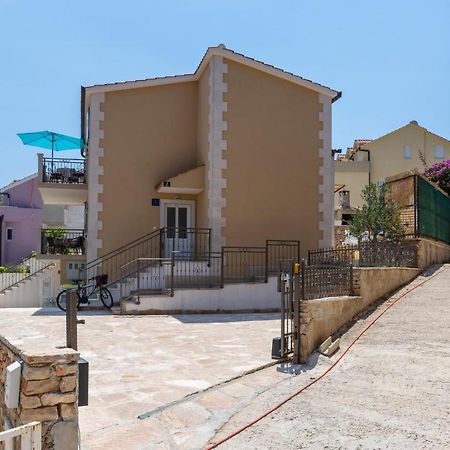 Apartments Listes Milna  Luaran gambar