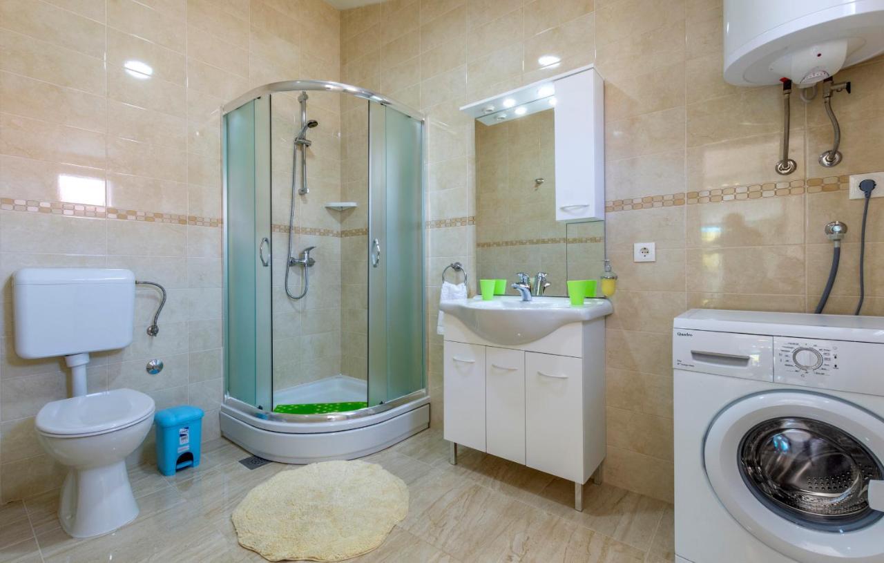 Apartments Listes Milna  Luaran gambar