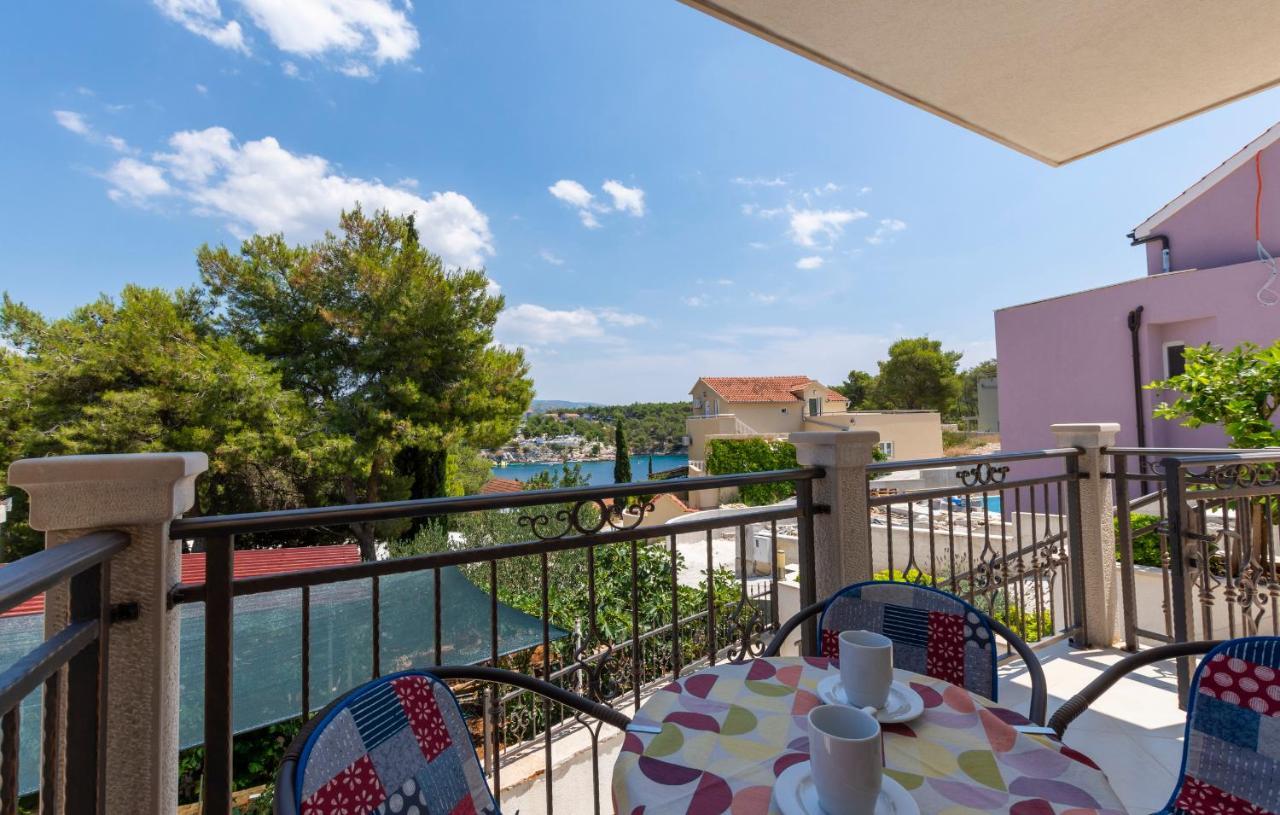 Apartments Listes Milna  Luaran gambar