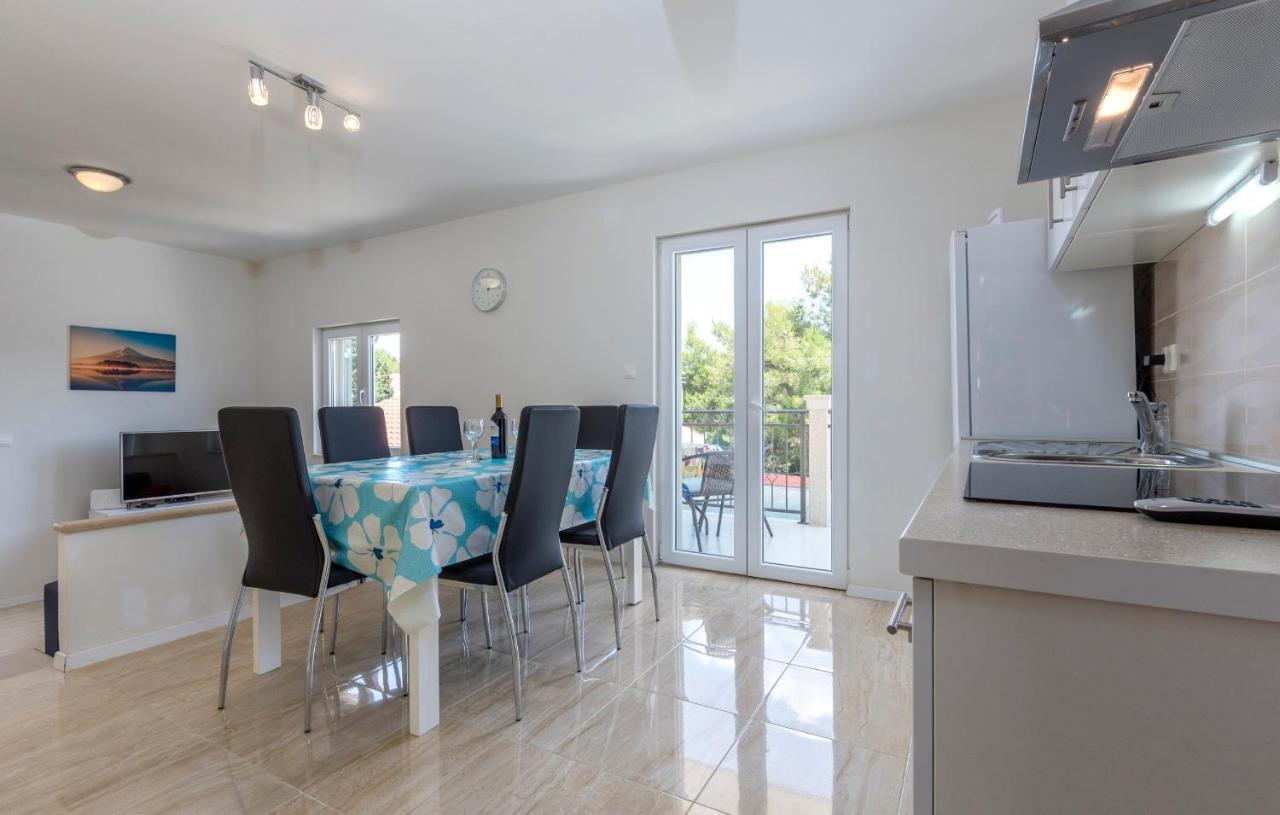 Apartments Listes Milna  Luaran gambar