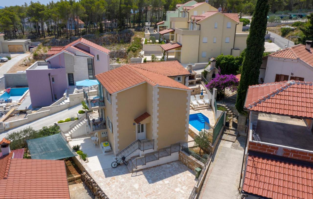 Apartments Listes Milna  Luaran gambar