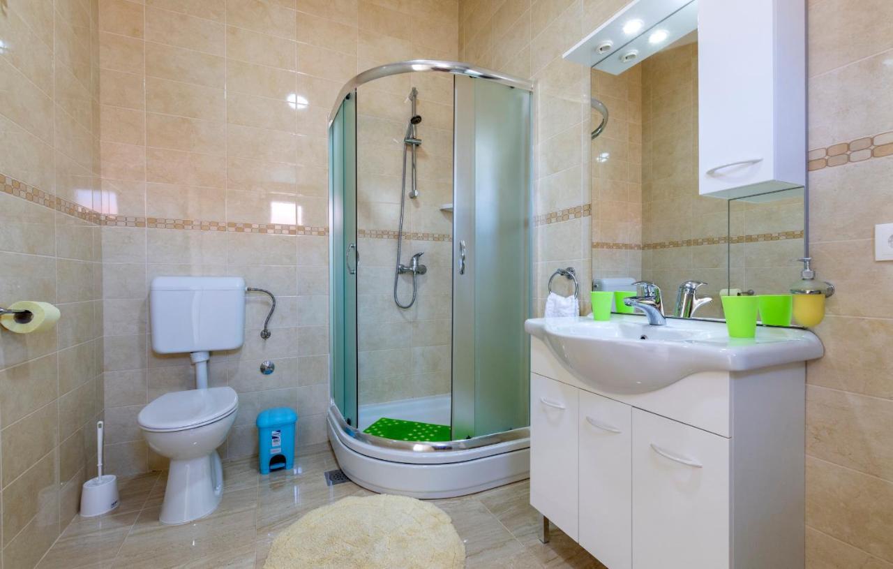 Apartments Listes Milna  Luaran gambar
