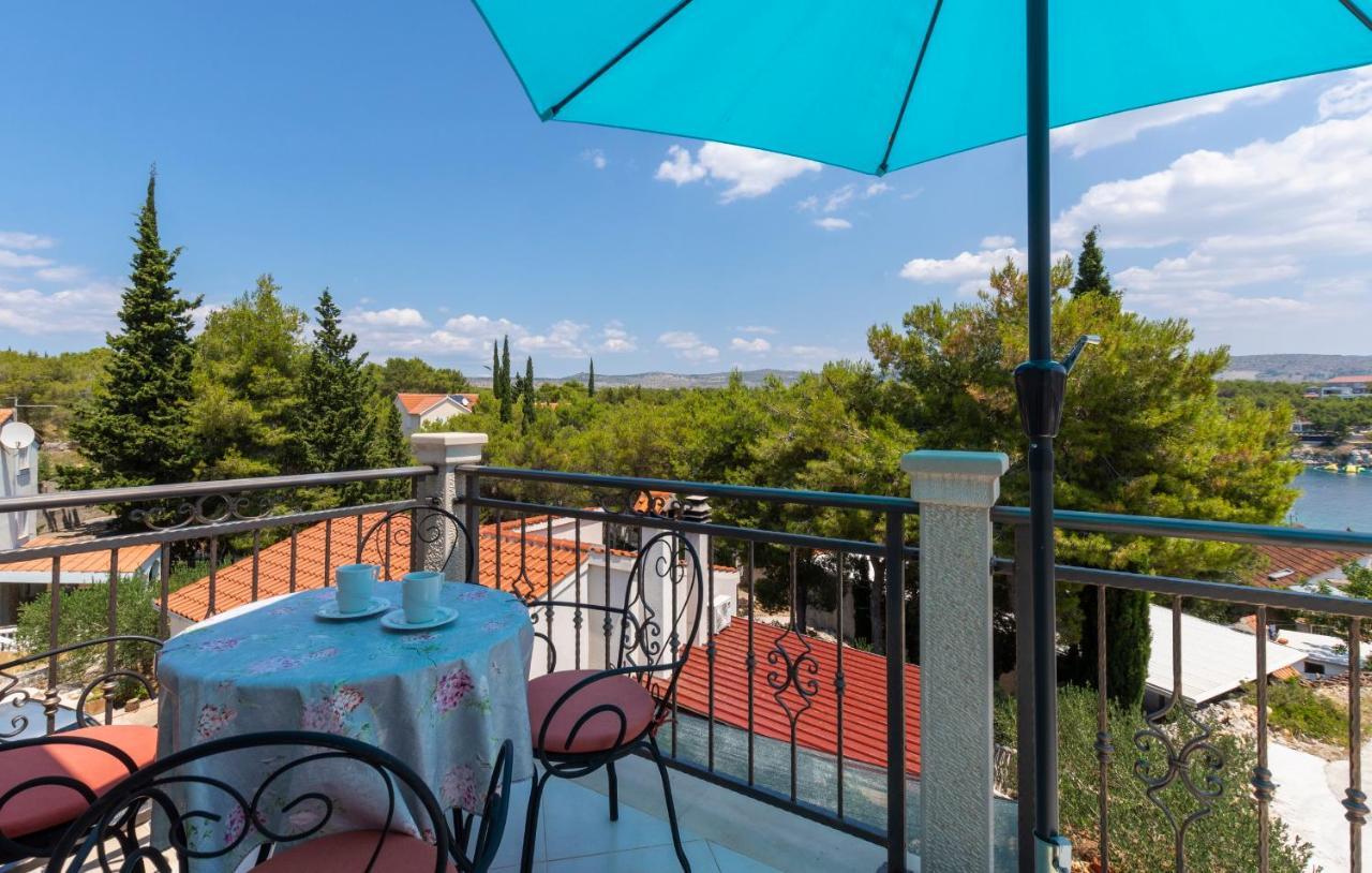 Apartments Listes Milna  Luaran gambar