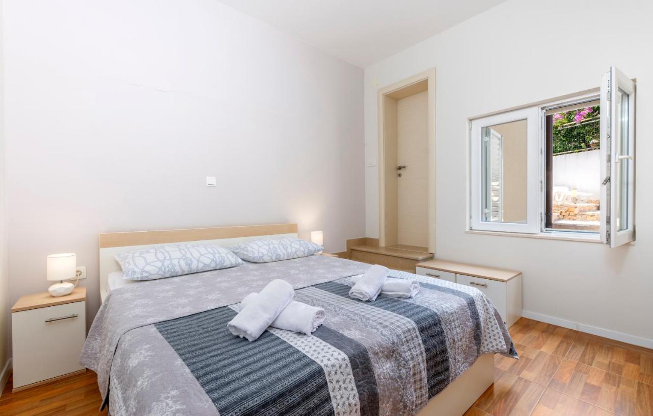 Apartments Listes Milna  Luaran gambar