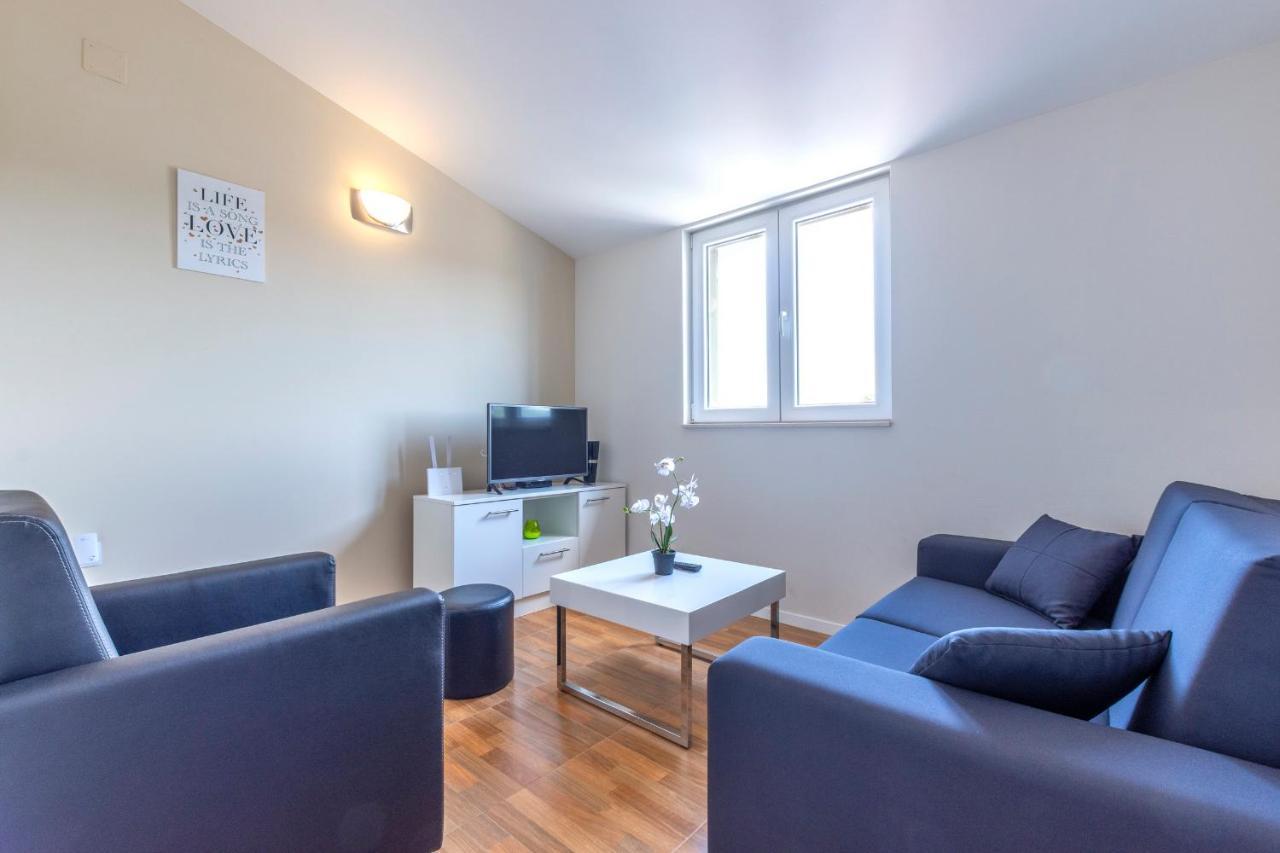 Apartments Listes Milna  Luaran gambar