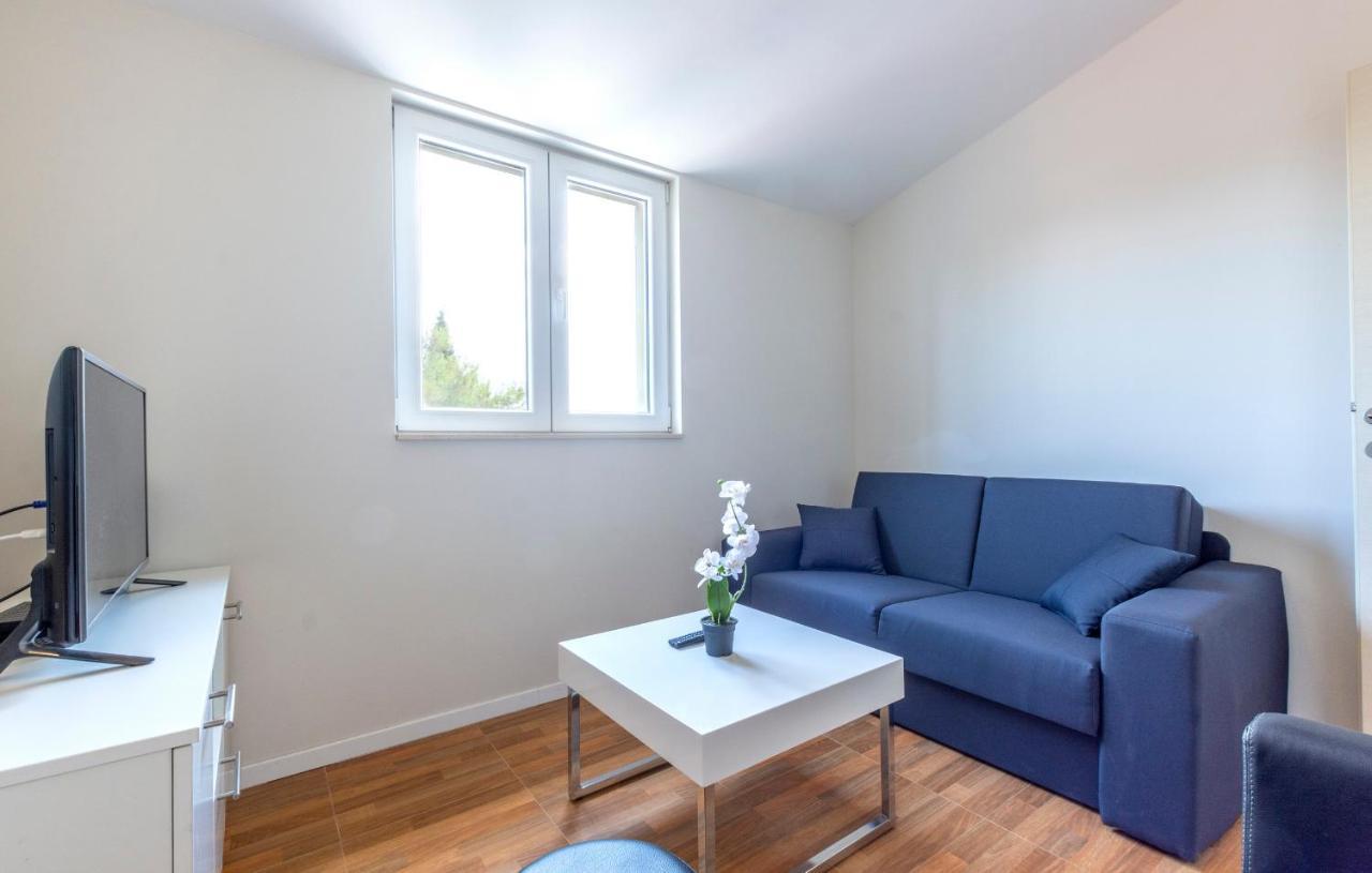 Apartments Listes Milna  Luaran gambar