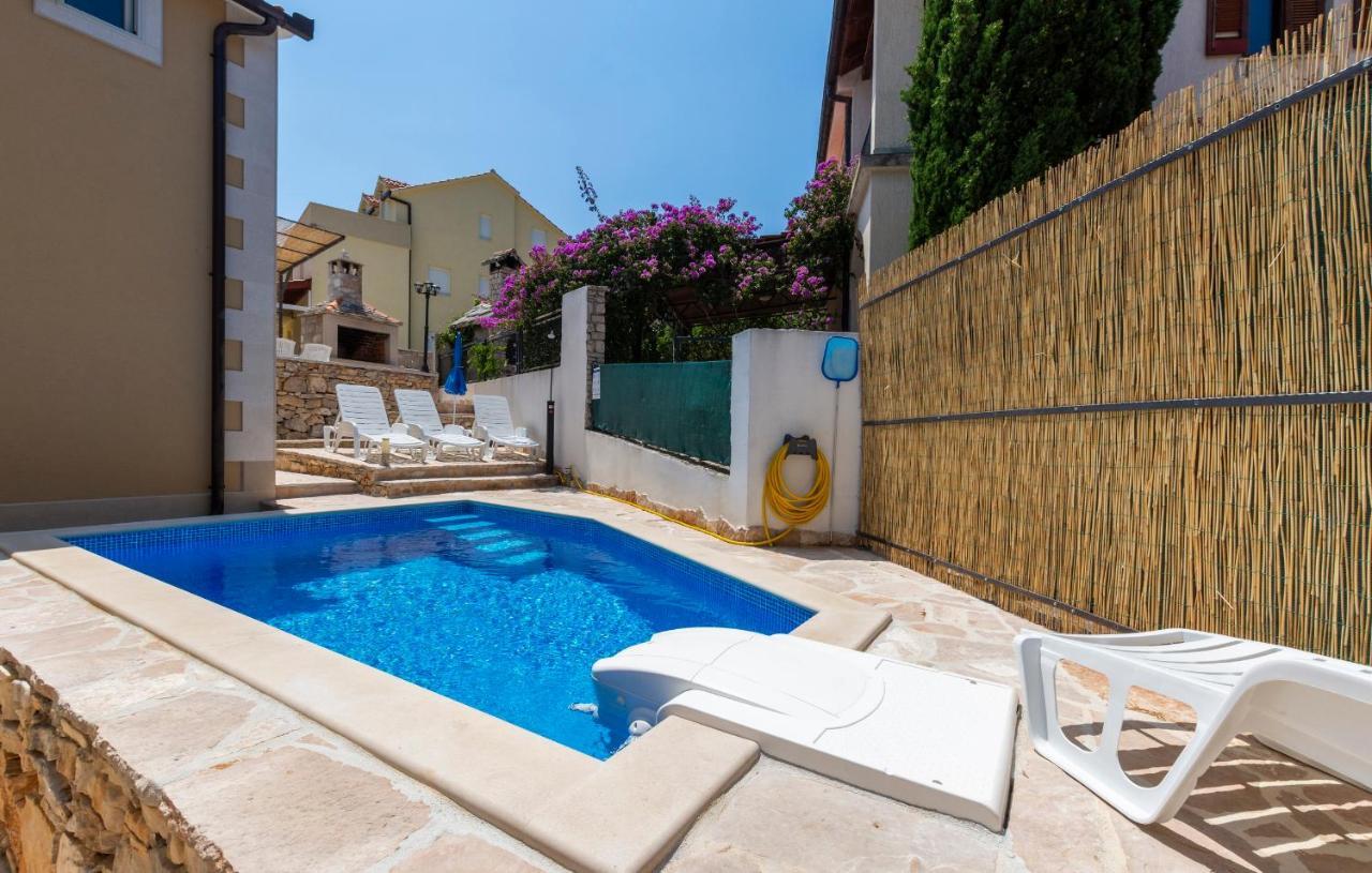 Apartments Listes Milna  Luaran gambar