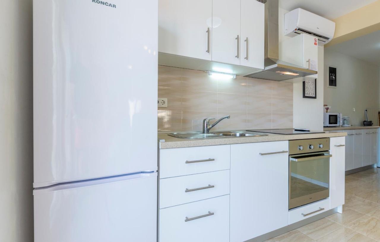 Apartments Listes Milna  Luaran gambar
