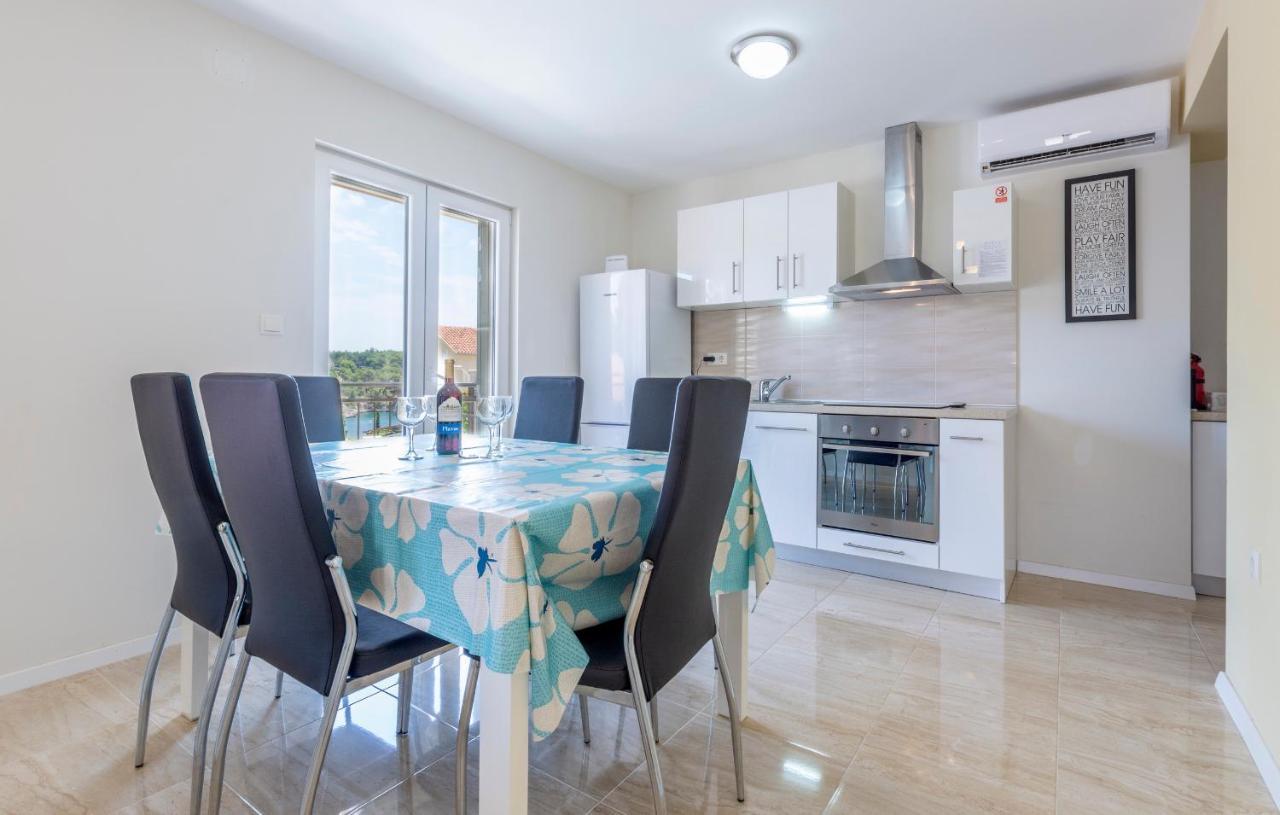 Apartments Listes Milna  Luaran gambar