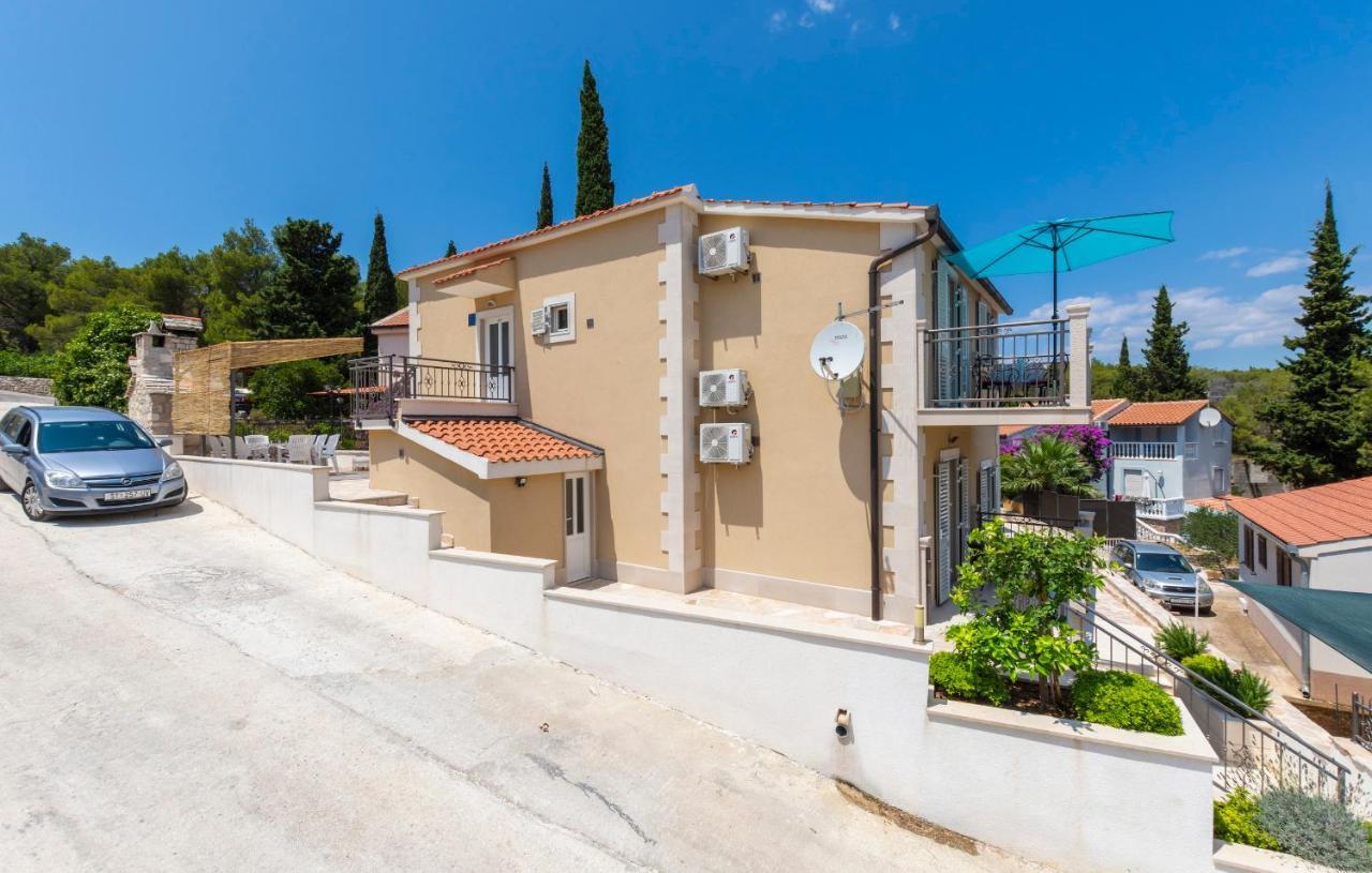 Apartments Listes Milna  Luaran gambar