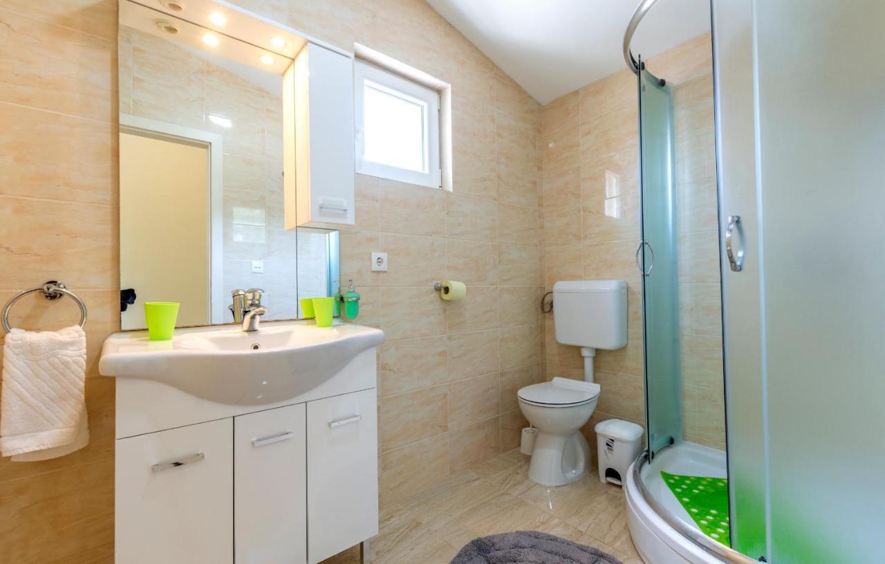 Apartments Listes Milna  Luaran gambar
