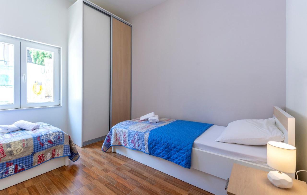Apartments Listes Milna  Luaran gambar