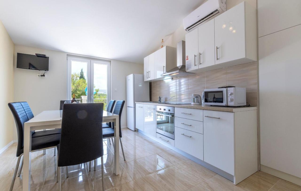 Apartments Listes Milna  Luaran gambar