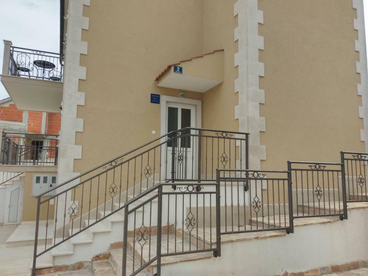 Apartments Listes Milna  Luaran gambar